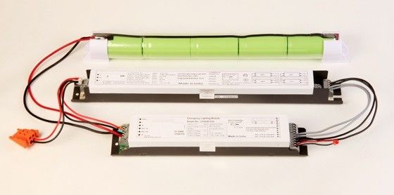 Προσαρμοσμένες επαναφορτιζόμενες AA μπαταρίες 4.8V AA 2100mAh NIMH για το φωτισμό έκτακτης ανάγκης